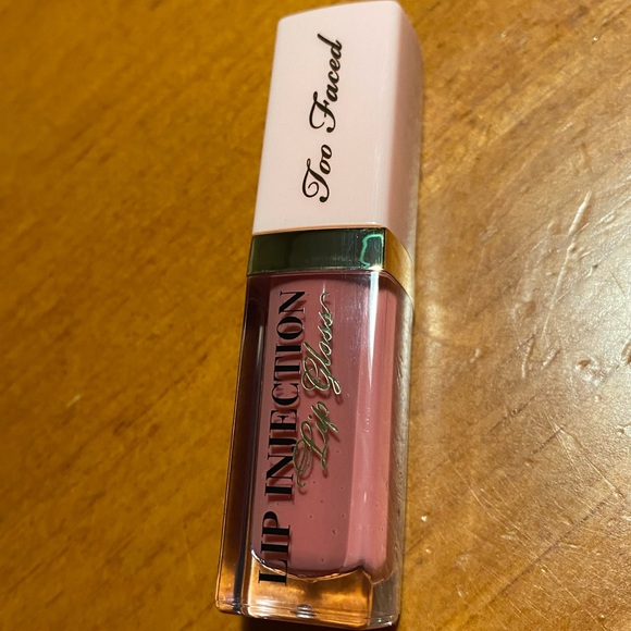 Too Faced Lip Injection Power Plumping Lip Gloss - Picture 3 of 12